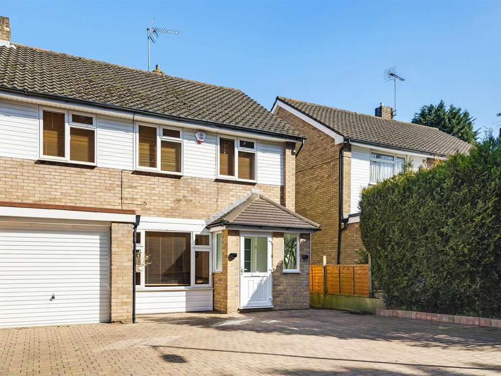4 bed semidetached house for sale in Little Bushey Lane, Bushey WD23