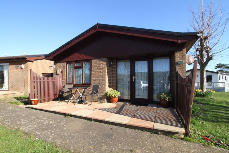 2 bed mobile/park home for sale in Reach Road, St. MargaretsAtCliffe
