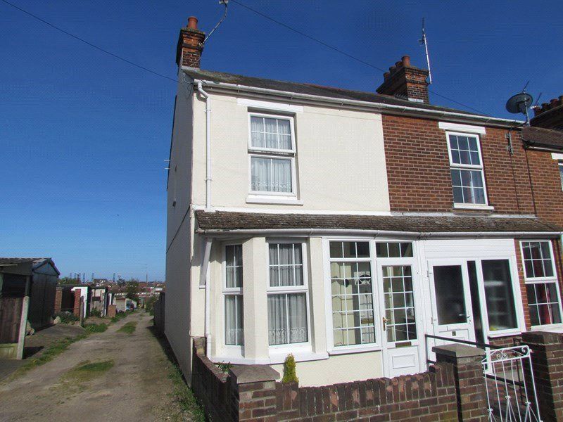 3 bed end terrace house to rent in Birch Avenue, Dovercourt, Essex CO12