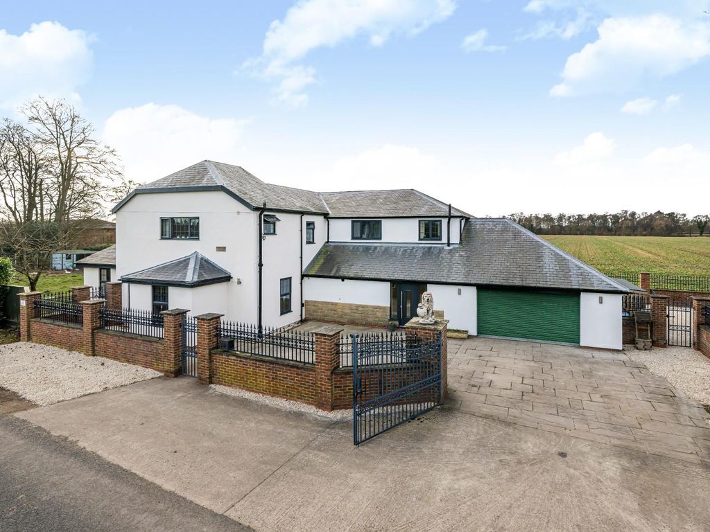 4 bed detached house for sale in Chester Court Road, Camblesforth