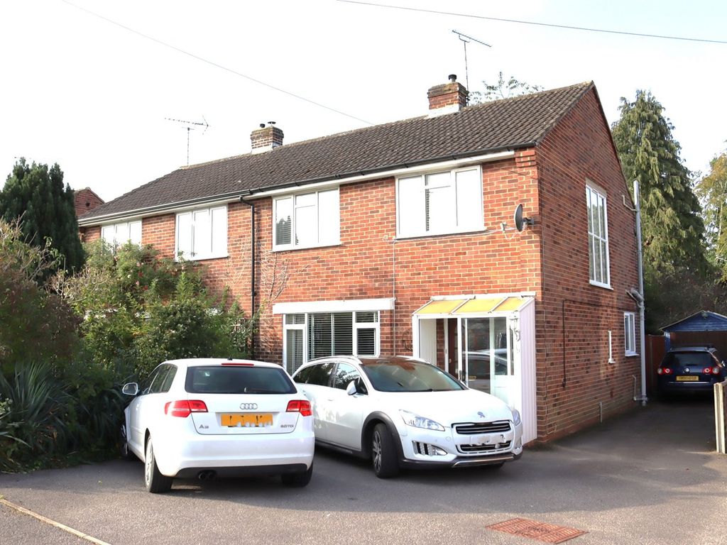 3 bed semidetached house for sale in Giffard Drive, Farnborough GU14