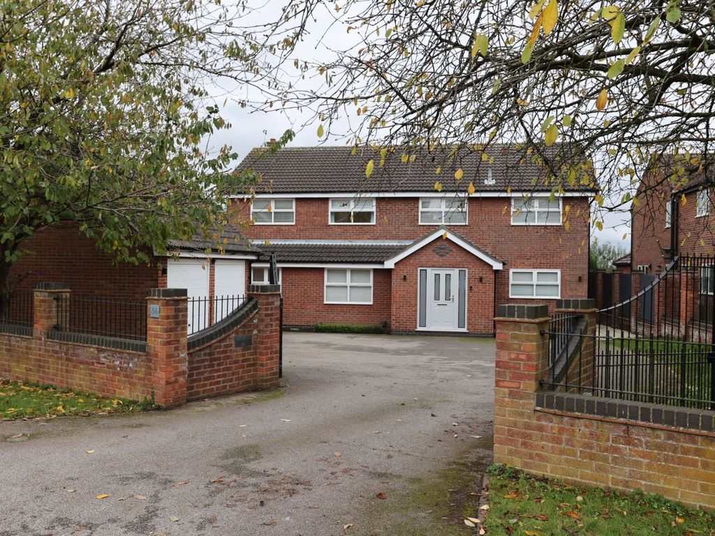 4 bed detached house for sale in Belton Lane, Great Gonerby, Grantham