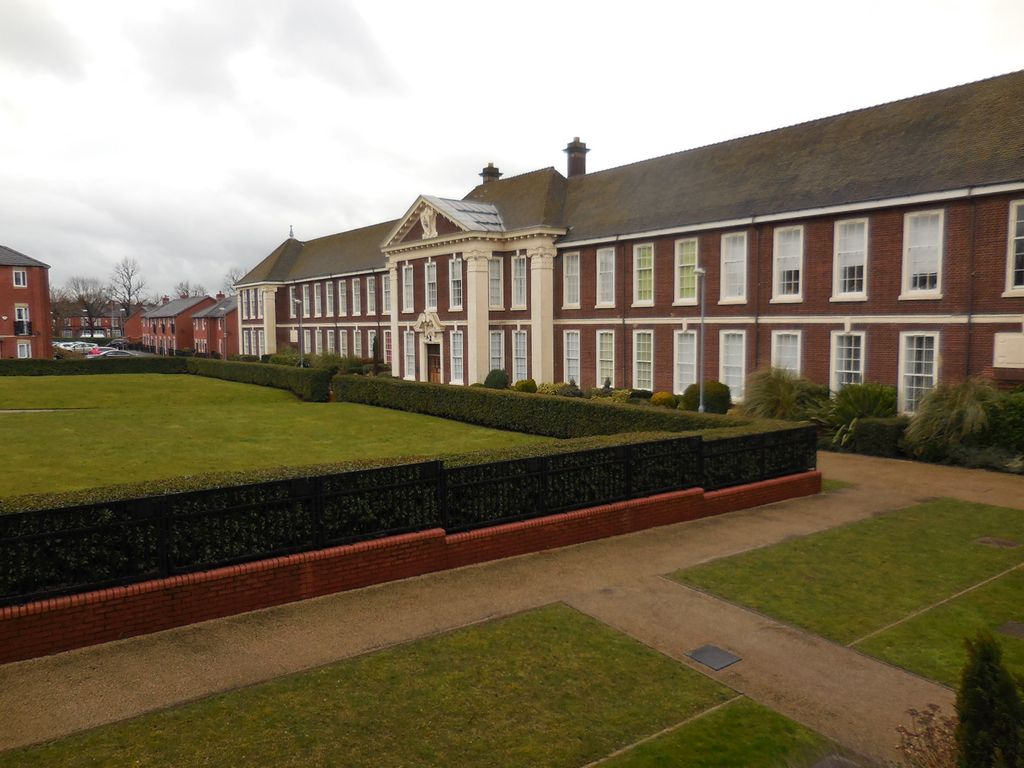 2 bed flat to rent in Lowbridge Walk, Claremont, Bilston, West Midlands