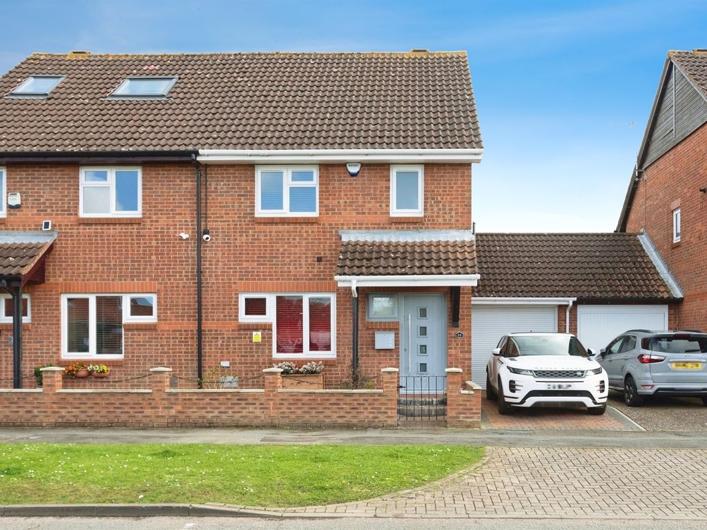 3 bed semidetached house for sale in Lichfield Down, Walnut Tree