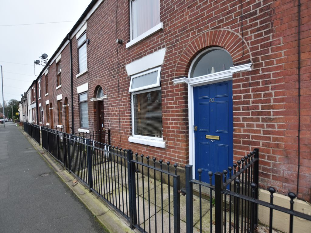 2 bed terraced house to rent in Market Street, Radcliffe, Manchester