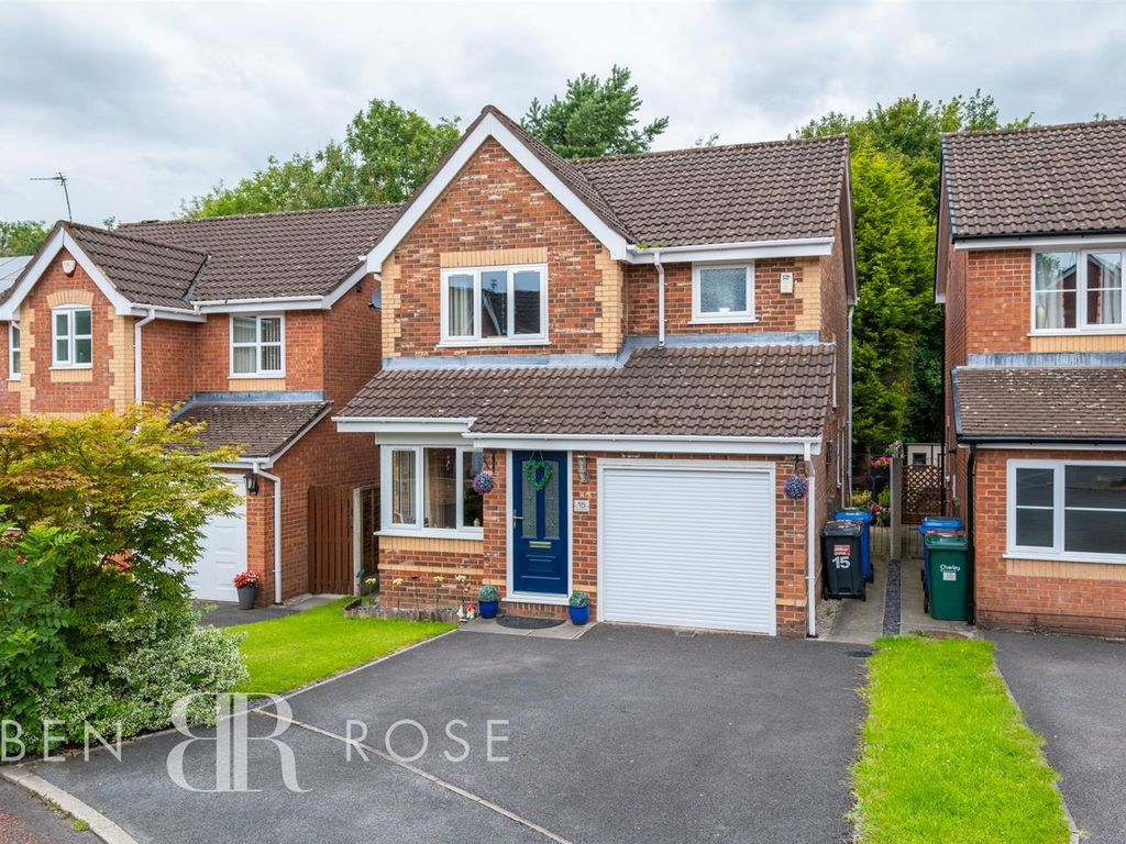 3 bed detached house for sale in Lostock Meadow, ClaytonLeWoods