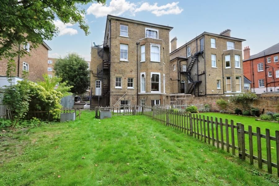 2 bed flat to rent in Adelaide Road, Surbiton KT6 Zoopla