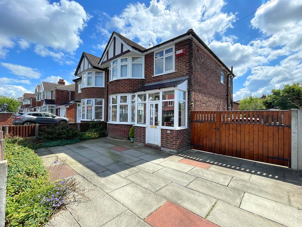 3 bed semidetached house for sale in Chestnut Drive, Sale M33 Zoopla