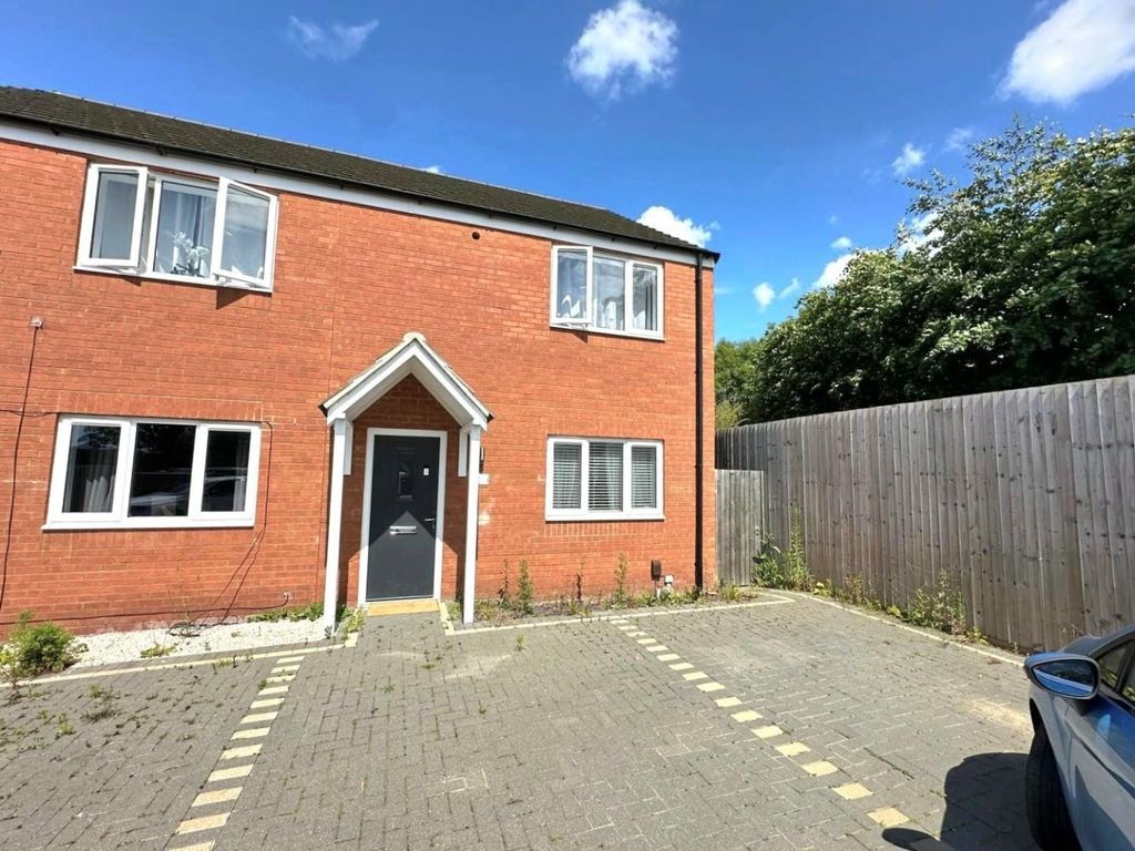 3 bed semidetached house for sale in Greenhills Road, Kingsthorpe