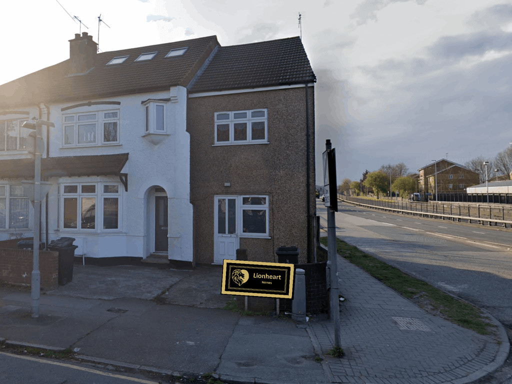 2 bed end terrace house to rent in Woodville Gardens, London NW11, £