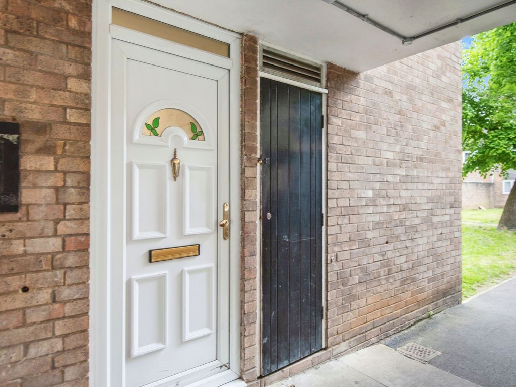 2 bed flat for sale in Tivoli Road, Hounslow TW4, £340,000 Zoopla