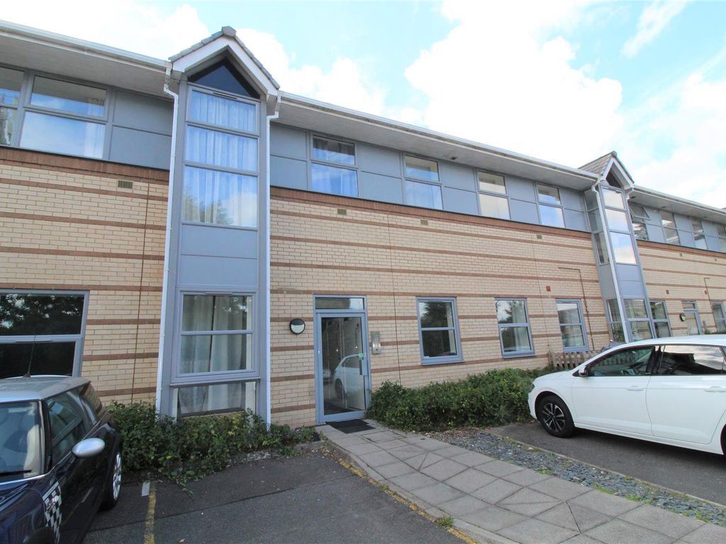 1 bed flat to rent in Trego House, Worle Park Way, Worle BS22, £725 pcm