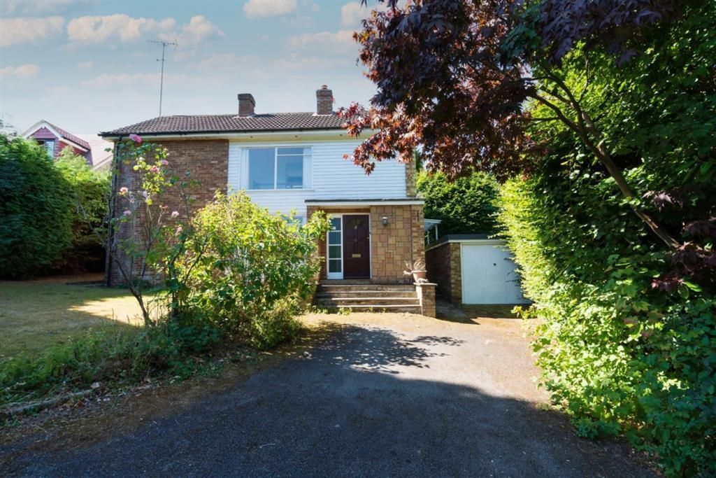 3 bed detached house for sale in Long Park Way, Chesham Bois, Amersham