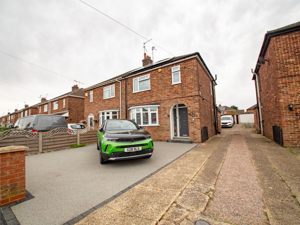 3 bed semidetached house for sale in Coneygree Road, Stanground