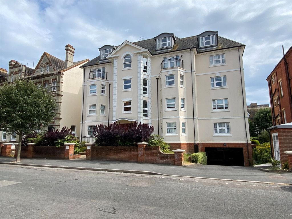 4 bed flat for sale in Jevington Gardens, Eastbourne, East Sussex BN21