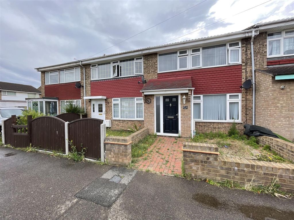 3 bed terraced house for sale in Deben, East Tilbury, Tilbury RM18, £