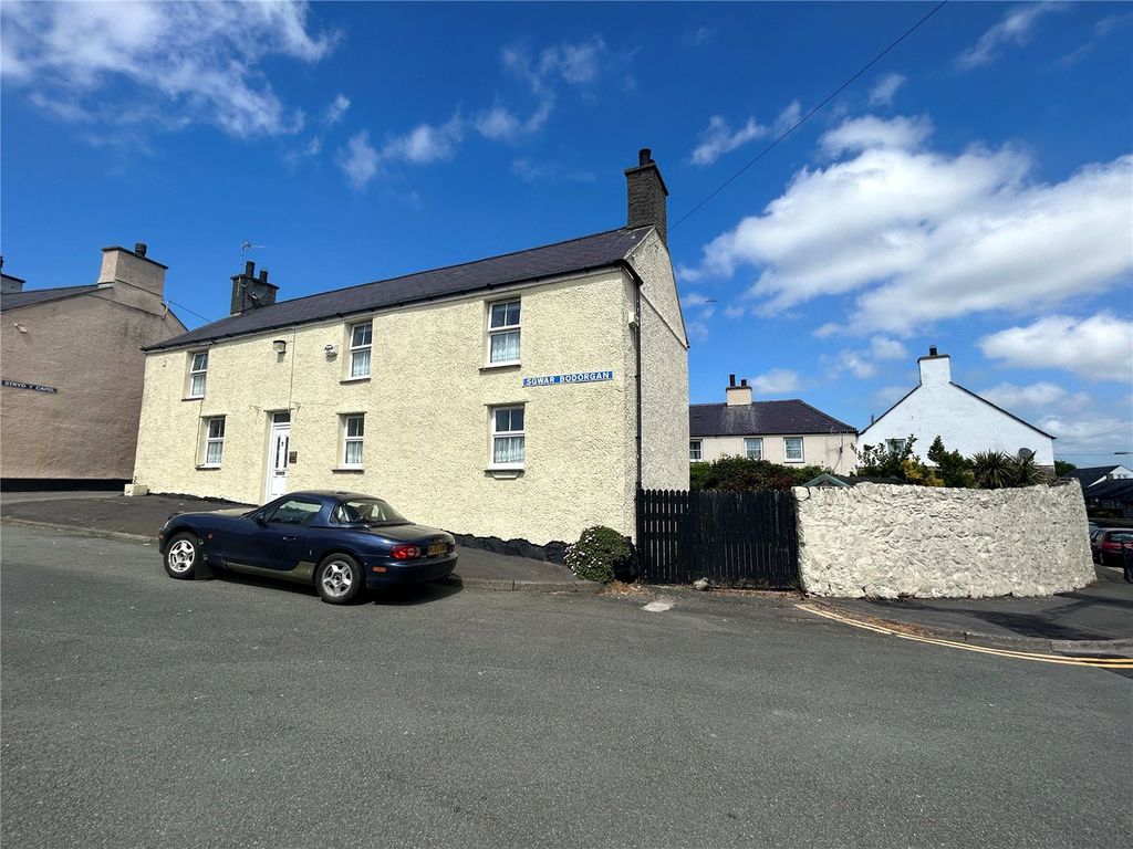 5 bed linkdetached house for sale in Square, Aberffraw