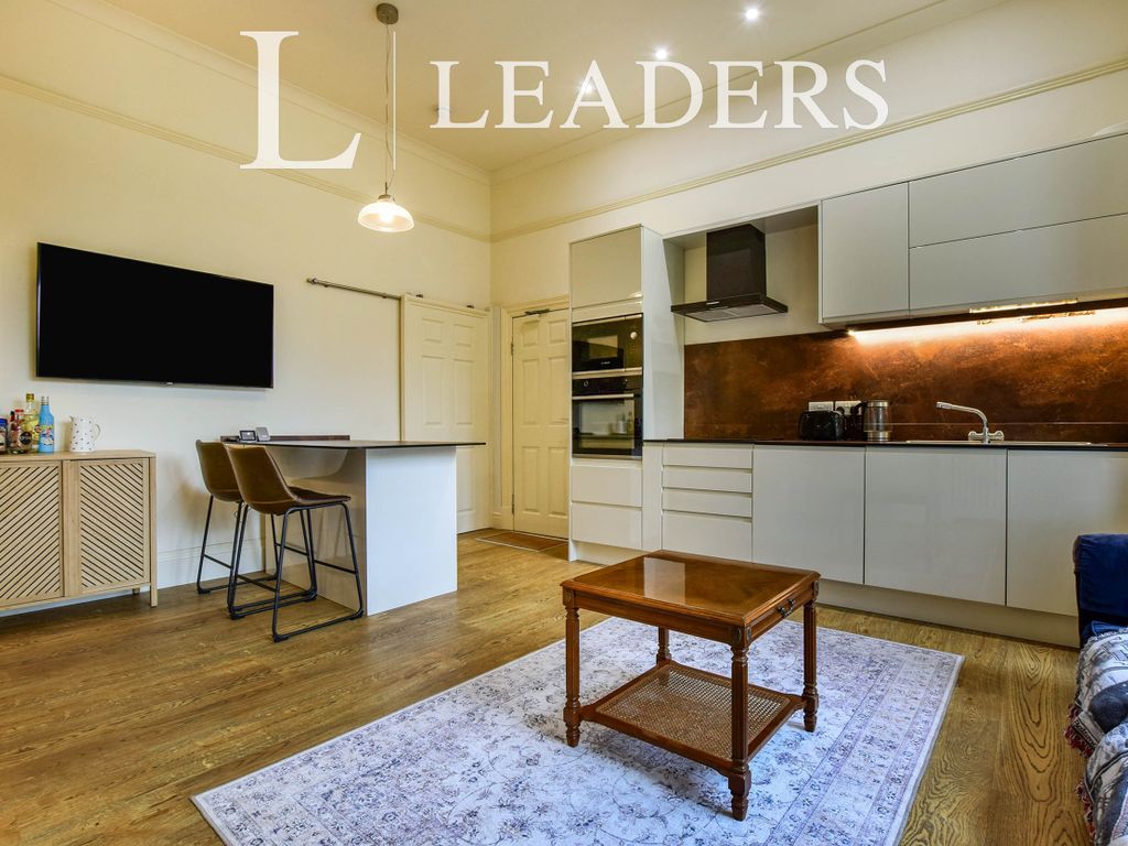 1 bed flat to rent in Clifton Avenue, Fallowfield, Manchester M14, £835