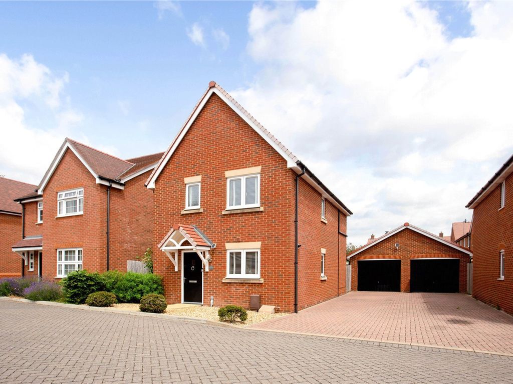 3 bed detached house for sale in Augustus Way, Chichester