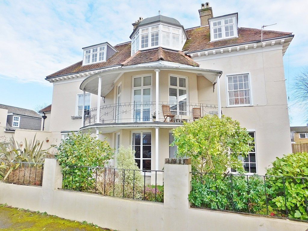 2 bed flat for sale in Catisfield Lane, Fareham PO15, £285,000 Zoopla