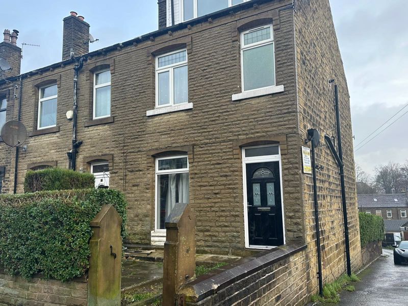 4 bed end terrace house to rent in Armitage Road, Birkby, Huddersfield