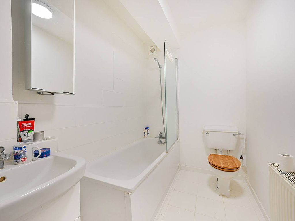 1 bed flat to rent in Devonport Road, Shepherd's Bush, London W12, £