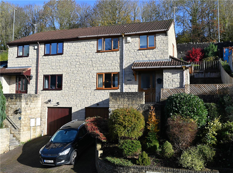 3 bed semidetached house for sale in Coombe Orchard, Coombend