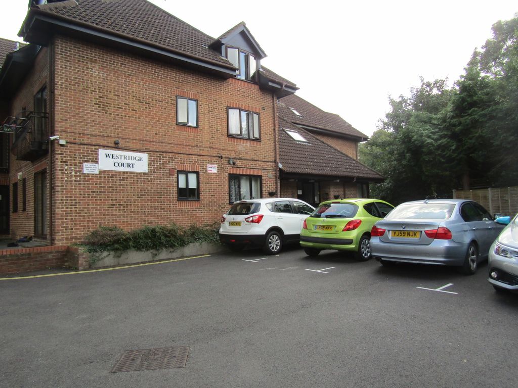 Studio to rent in Westridge Road, Southampton SO17, £700 pcm Zoopla