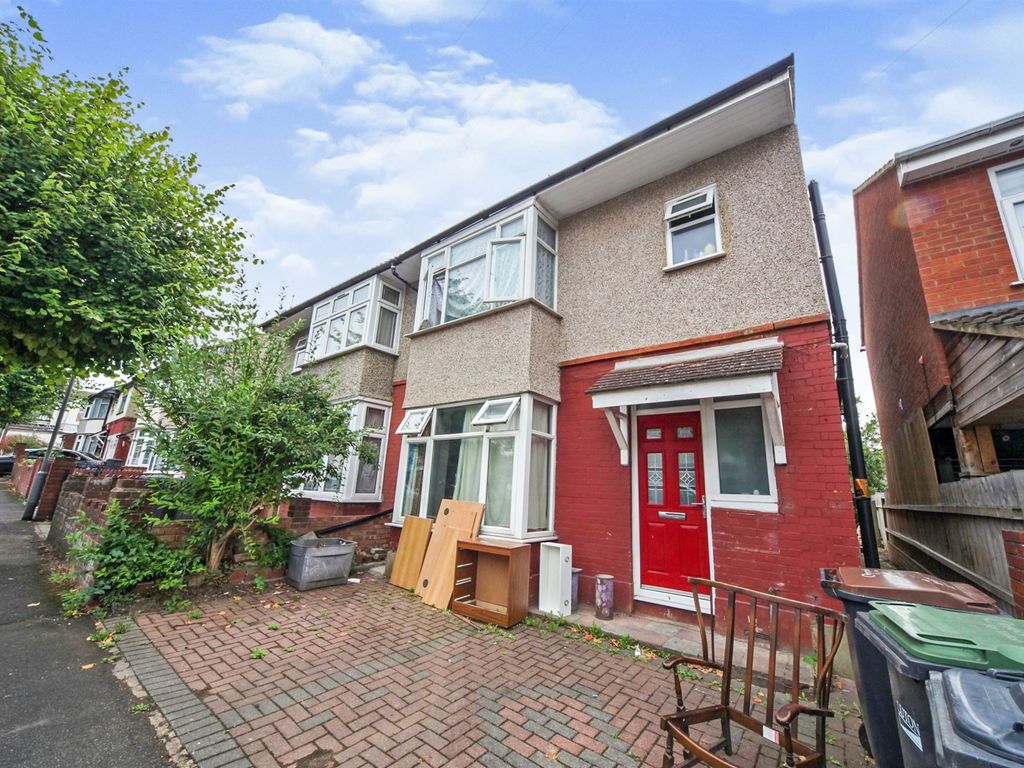 Churchill Road, Luton LU4  