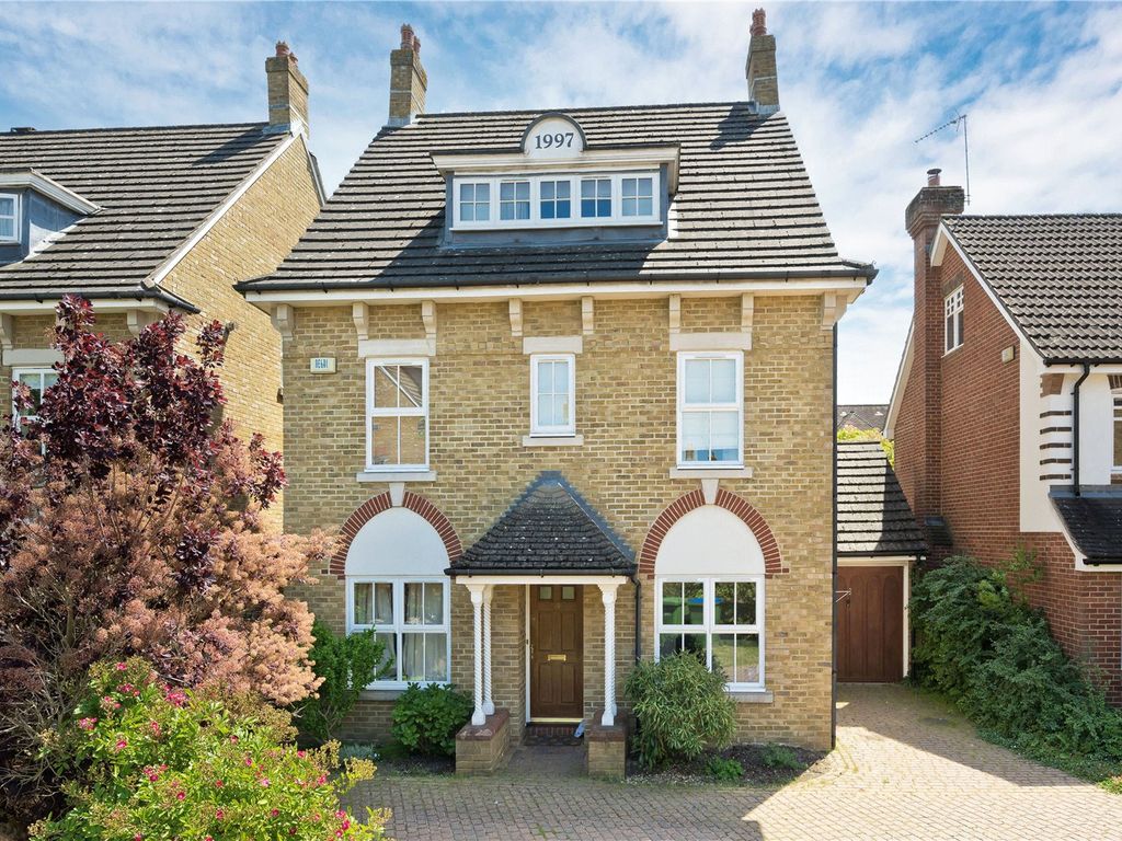 5 bed detached house to rent in Hayward Road, Thames Ditton, Surrey KT7