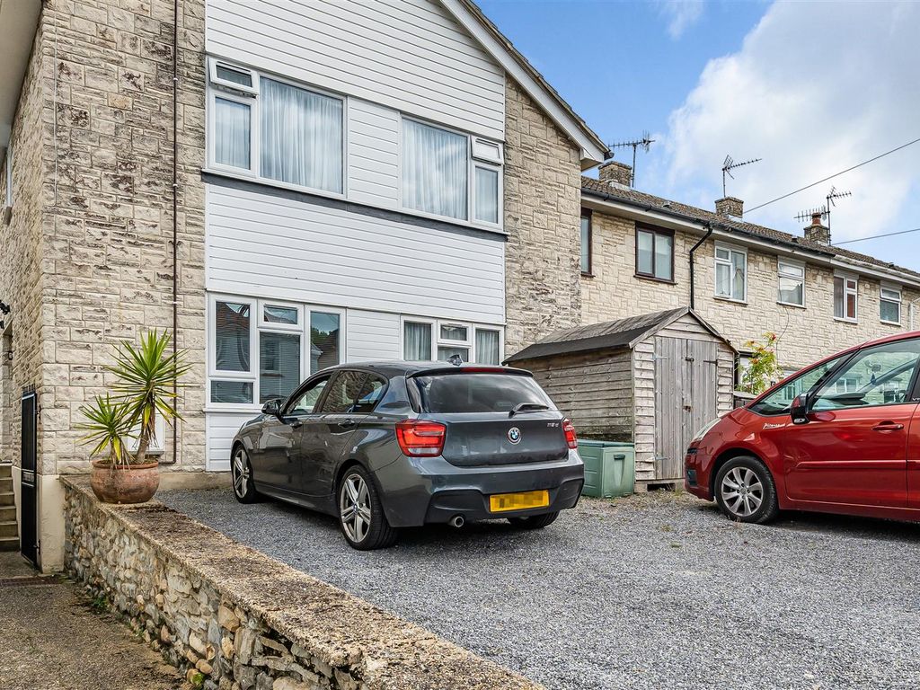 2 bed flat for sale in Avenue Close, Lyme Regis DT7, £250,000 Zoopla