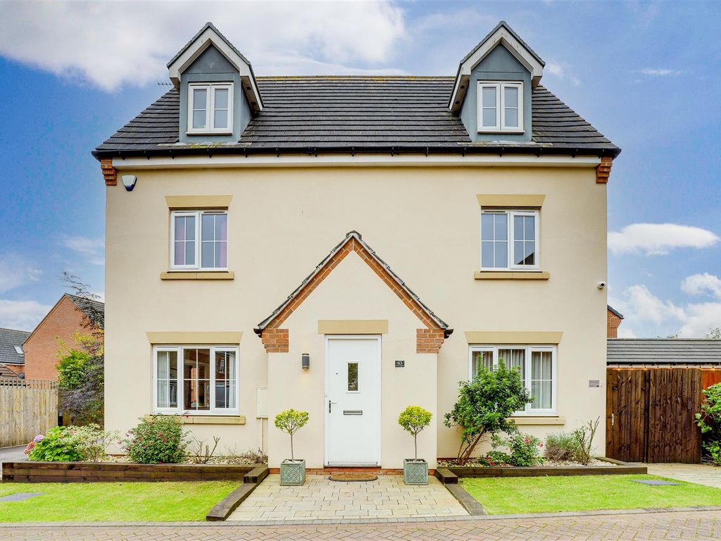 5 bed detached house for sale in Dexters Grove, Hucknall, Nottinghamshire NG15, £385,000 Zoopla