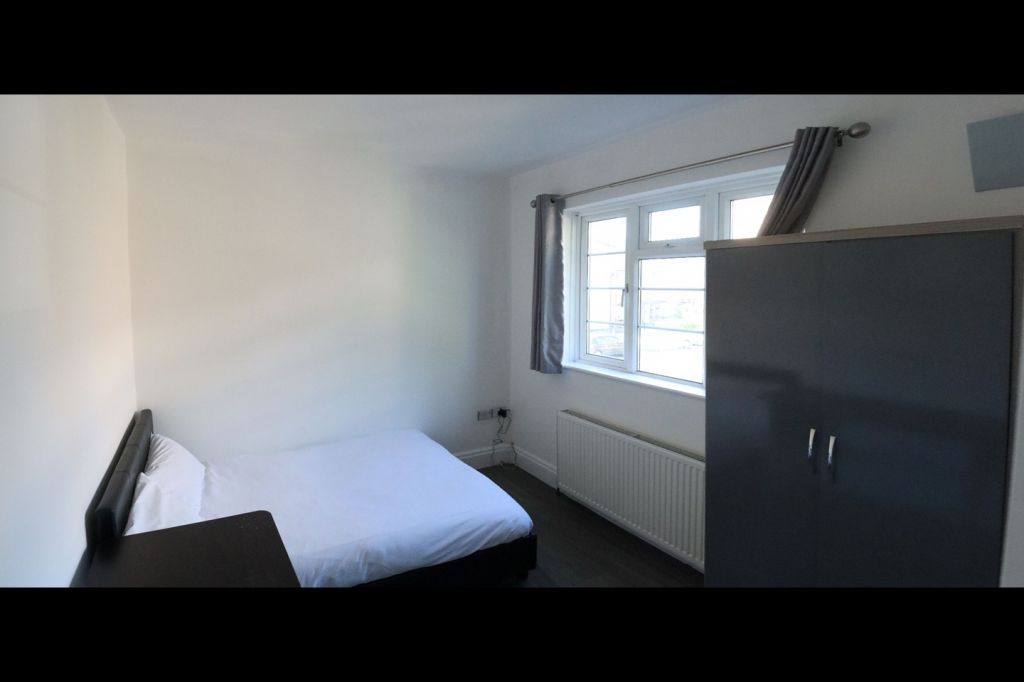 Room to rent in Galsworthy Avenue, London E14, £999 pcm Zoopla
