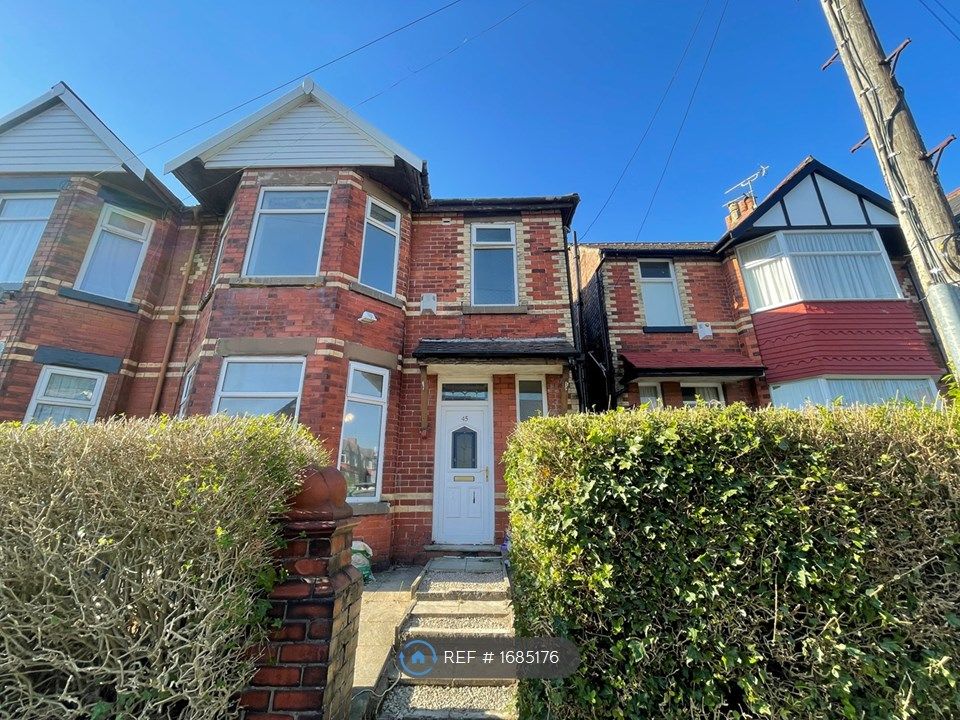 3 bed semidetached house to rent in Richmond Avenue, Prestwich, Manchester M25 Zoopla