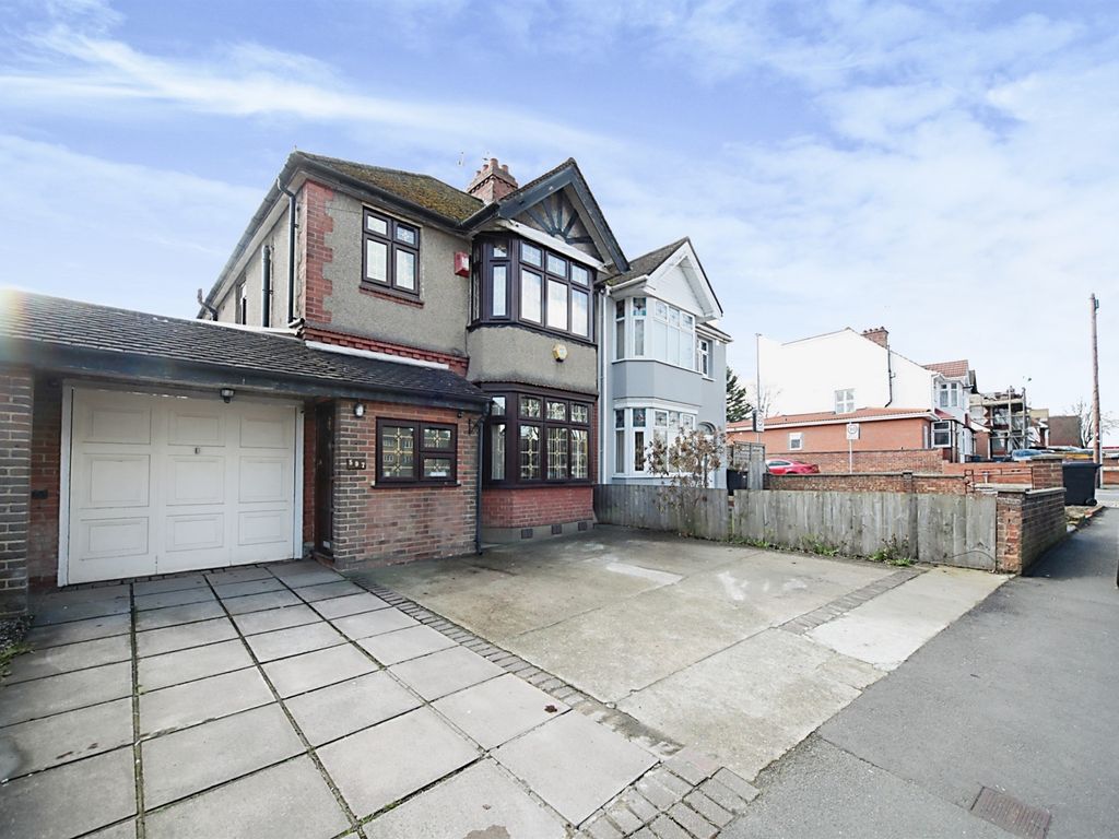 3 bed semidetached house for sale in Dunstable Road, Luton LU4 Zoopla