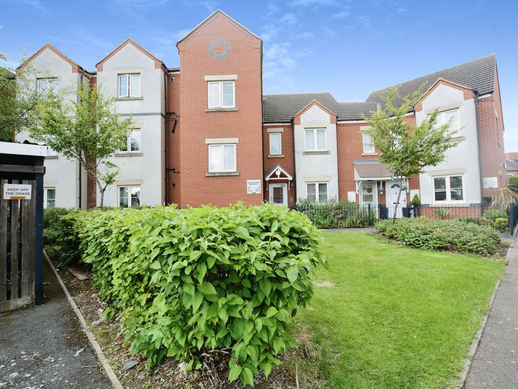 2 bed flat for sale in Military Road, Northampton NN1, £145,000 Zoopla