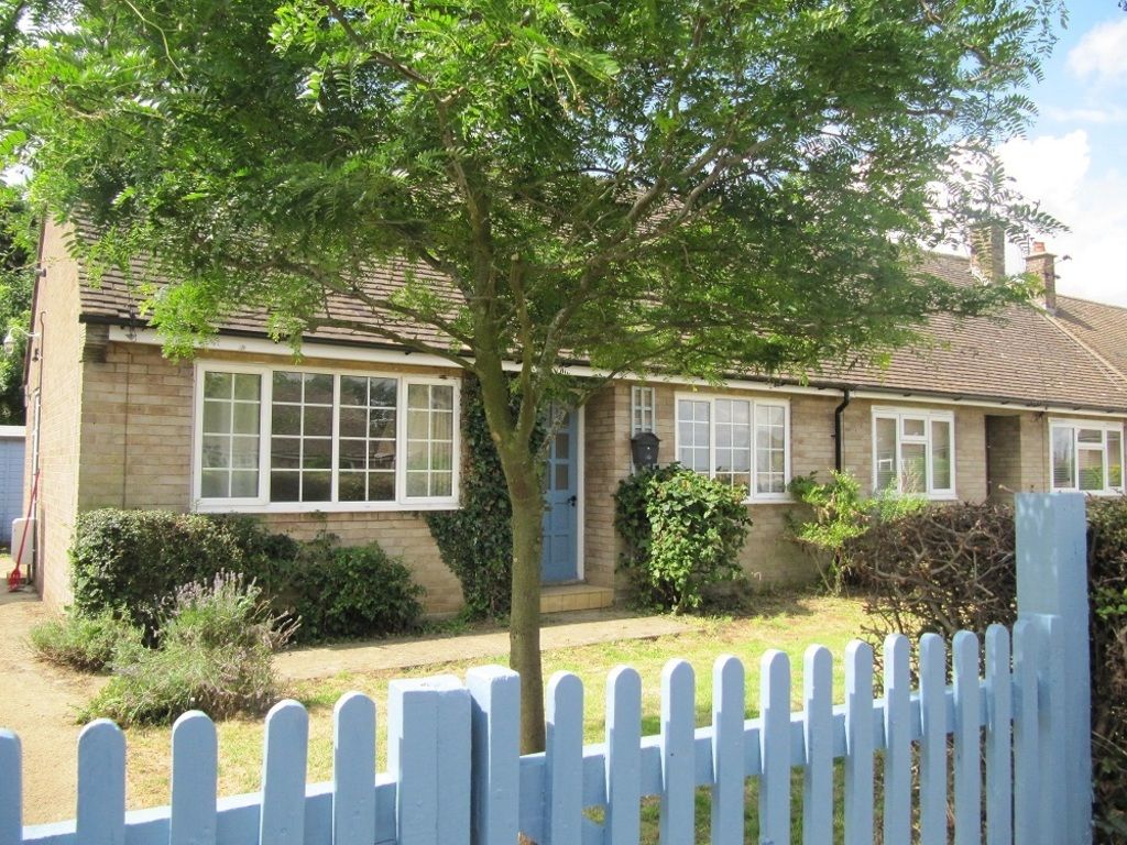 1 bed semidetached bungalow to rent in Mackley Close, Deddington