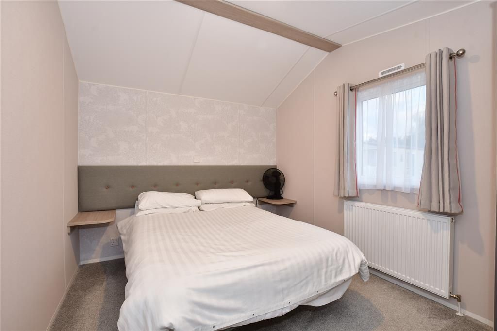 2 bed mobile/park home for sale in Monkton Street, Monkton, Ramsgate