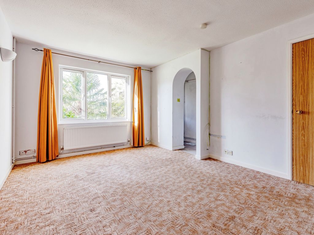 3 bed end terrace house for sale in Manor Fields, Horsham RH13, £