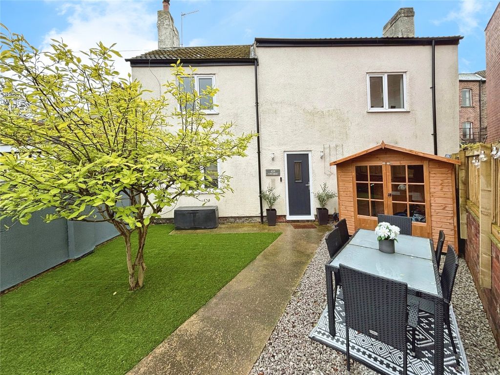 2 bed cottage for sale in Hook Road, Goole, East Yorkshire DN14, £