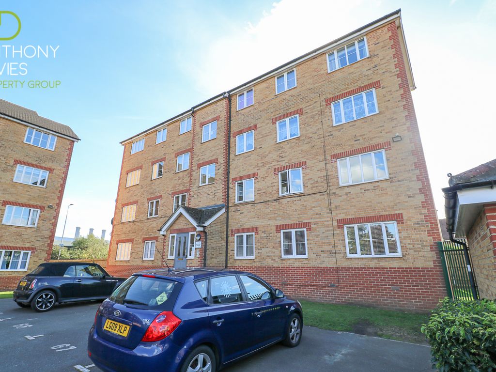 2 bed flat for sale in Village Close, Hoddesdon EN11 Zoopla