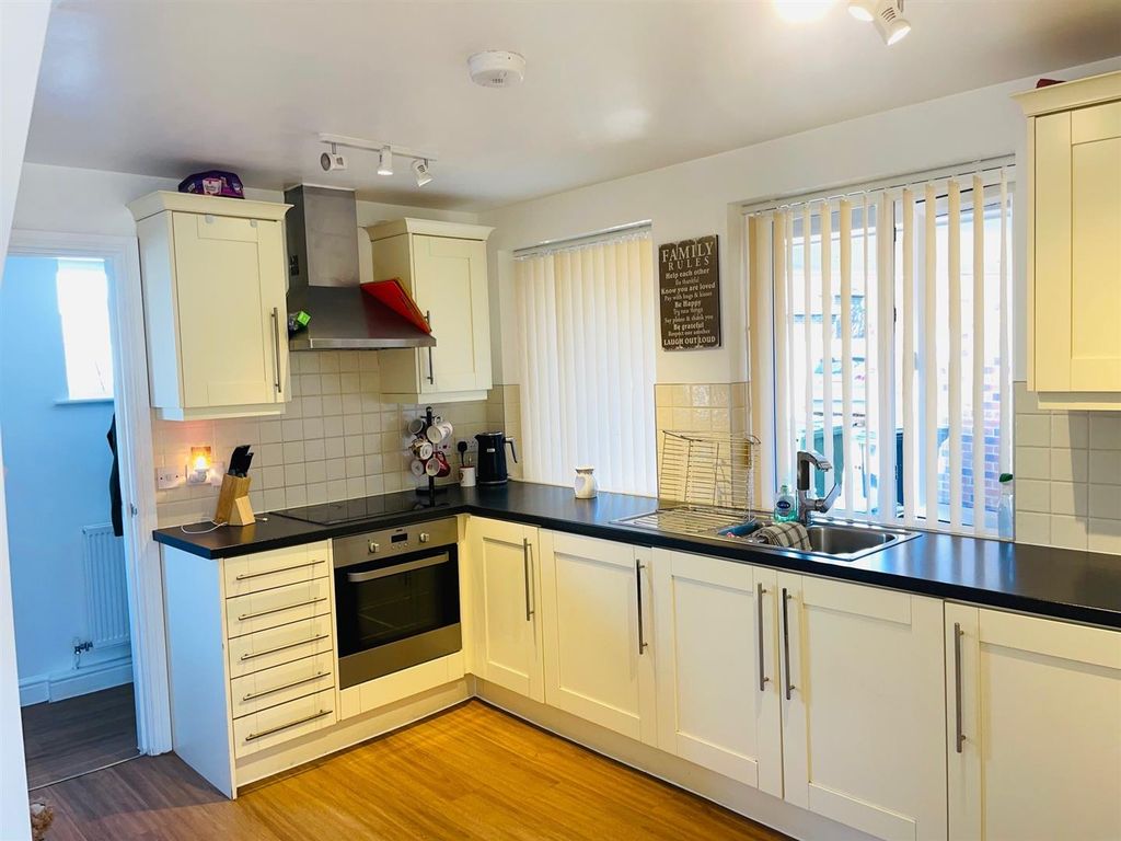 3 bed end terrace house to rent in Springfield Drive, Abingdon OX14, £