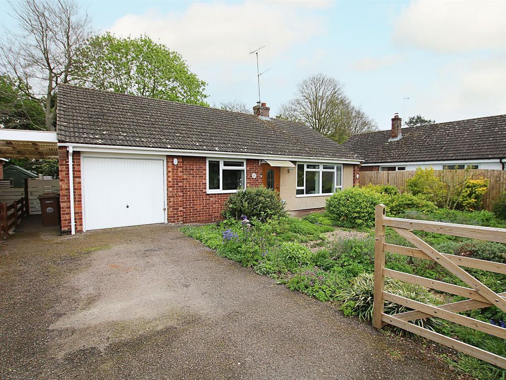 3 bed detached bungalow for sale in Moulton Avenue, Kentford, Newmarket