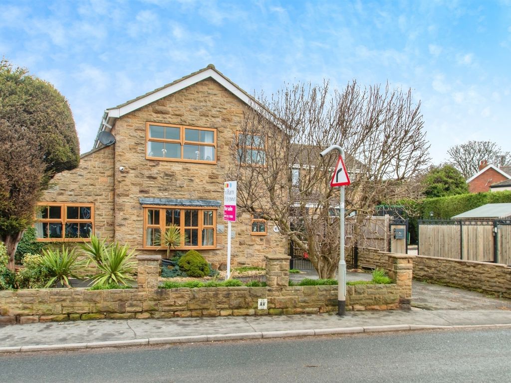 4 bed detached house for sale in Batley Road, Tingley, Wakefield WF3, £