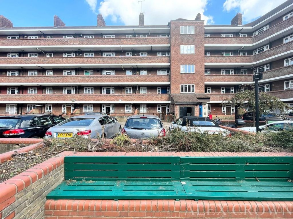 3 bed flat to rent in Cannock House, Woodberry Down Estate, Manor House