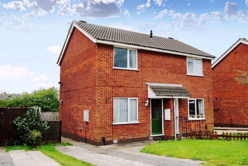 2 bed semidetached house to rent in Chelmsford Drive, Grantham NG31