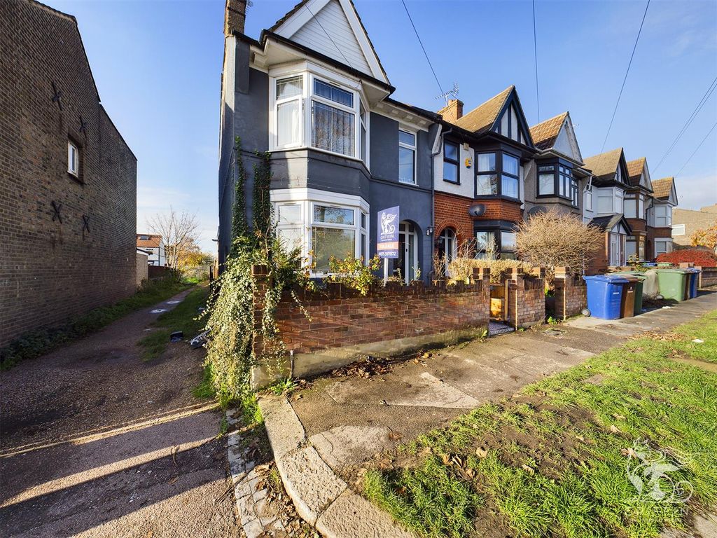 3 bed end terrace house for sale in Parker Road, Grays RM17 Zoopla