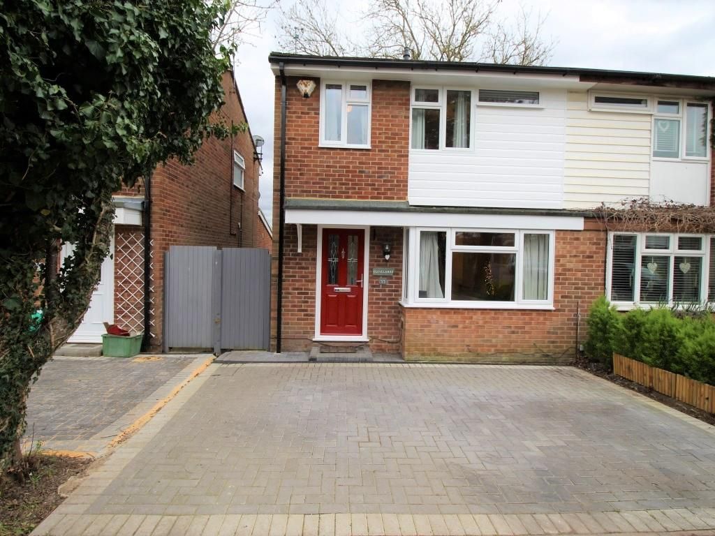 3 bed semidetached house for sale in Albury Gardens, Calcot, Reading