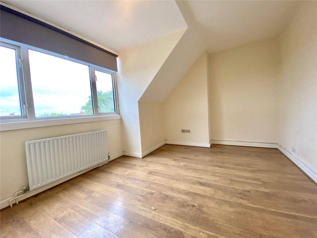 Room to rent in Stonecot Hill, Sutton, Surrey SM3 Zoopla