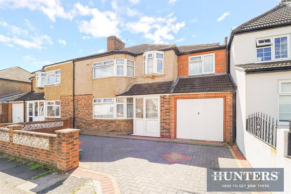 4 bed semidetached house for sale in Avondale Gardens, Hounslow TW4